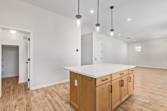 Building Photo - 4 Bedroom - Ready for you to Call It Home!!