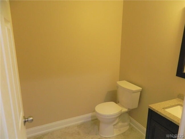 Building Photo - 417 Center St