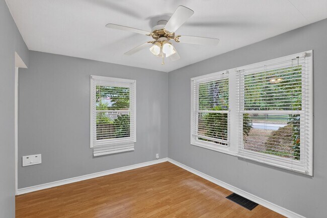 Building Photo - 2124 NE 78th Ave