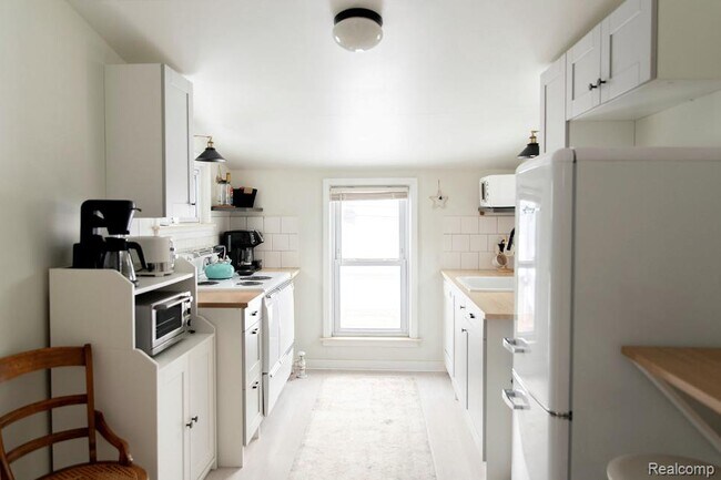 Building Photo - 22101 Nowlin St