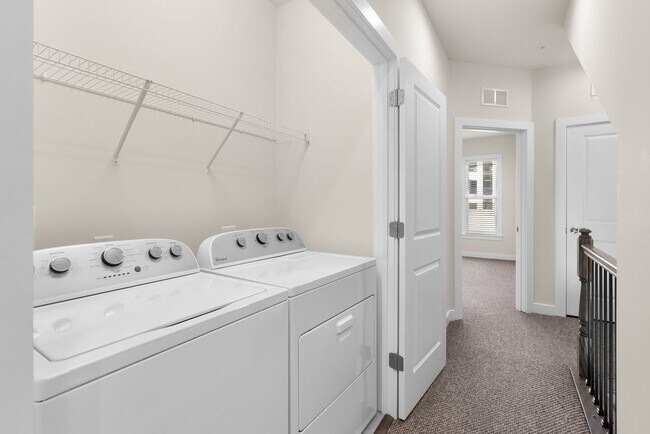 Building Photo - 3 Bed 4.5 Bath - Downtown Crown Townhouse ...