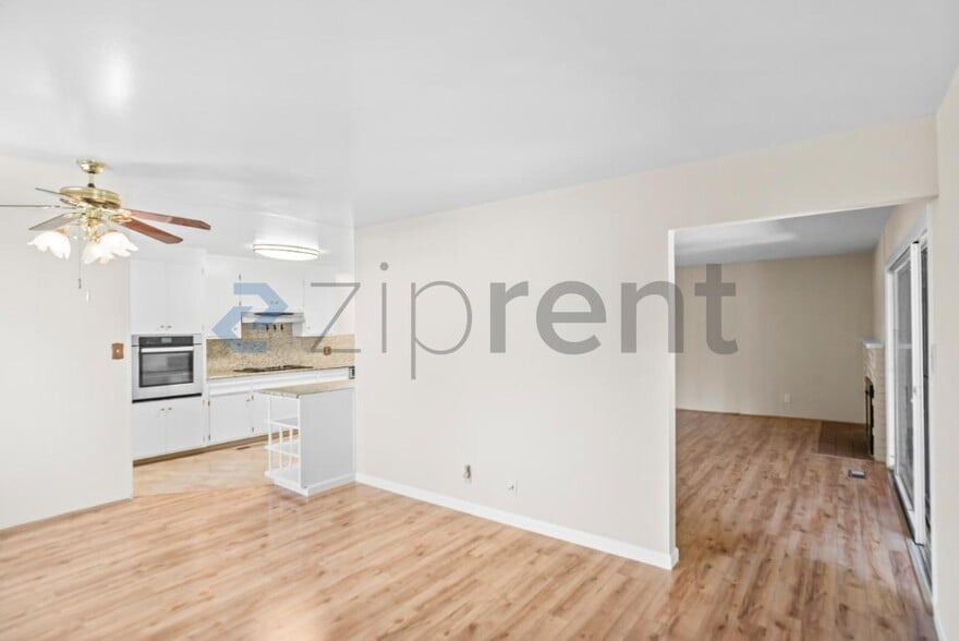 Building Photo - Unit
