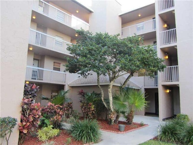 Building Photo - 9410 Tangerine Pl