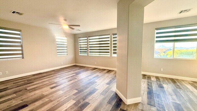 Building Photo - Five bedroom home in Henderson with downstairs bedroom and pool And Spa