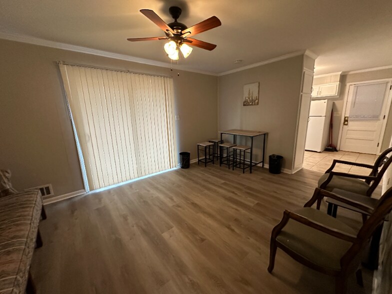 Building Photo - 2135 Vista Dale Ct