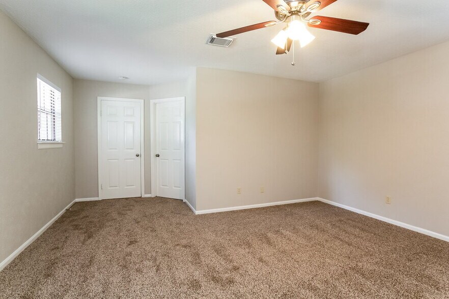 Building Photo - 2607 Hidden Garden Dr