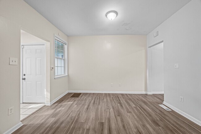 Building Photo - 1709 LeGrand Street