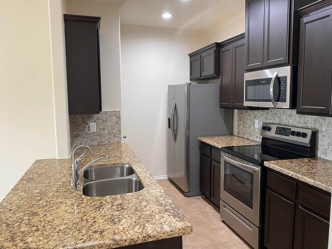 Building Photo - 139 Niagara Dr.