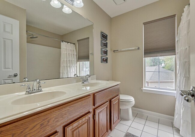 Building Photo - 47 Firethorn Pl