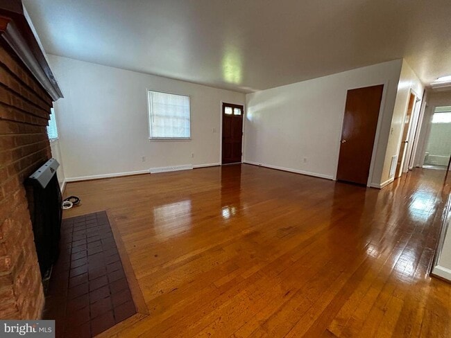Building Photo - 525 Azalea St