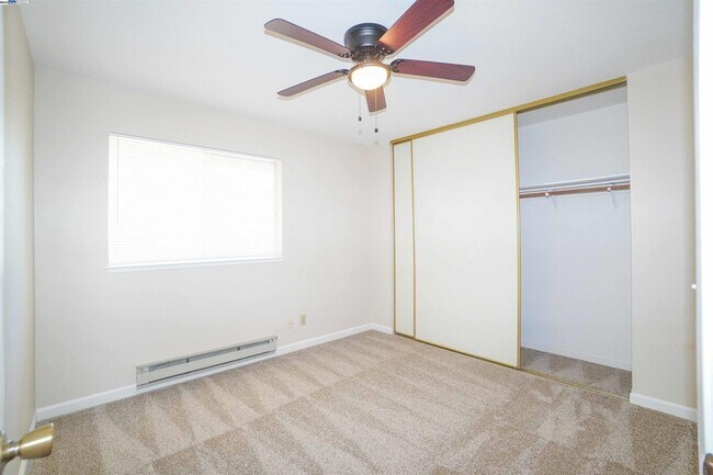 Building Photo - 3670 Silver Oaks Way