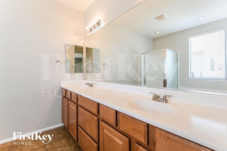 Building Photo - 3246 S Lakeside Ridge Loop