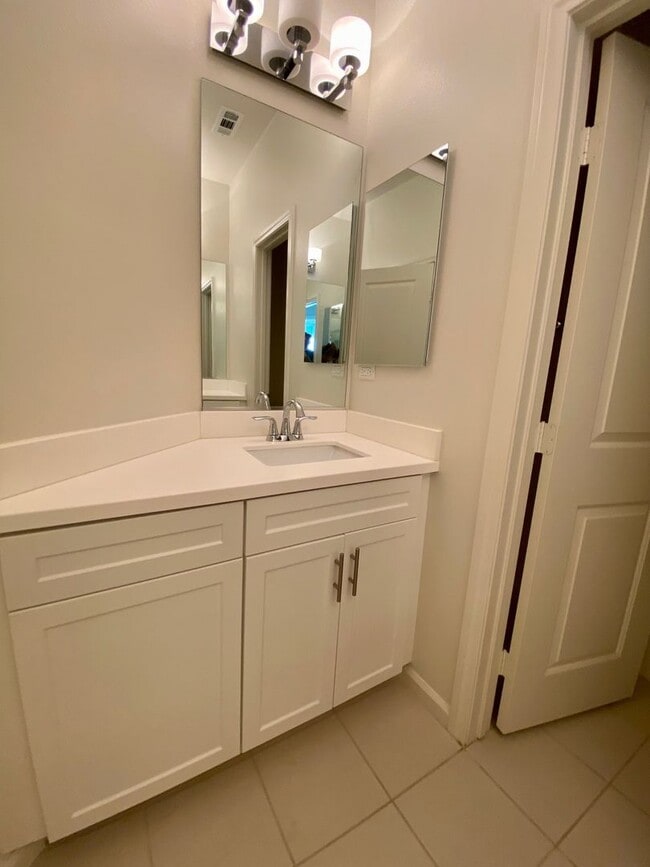 Building Photo - Executive and Upgraded 3-Bedroom Townhome in South Temecula!