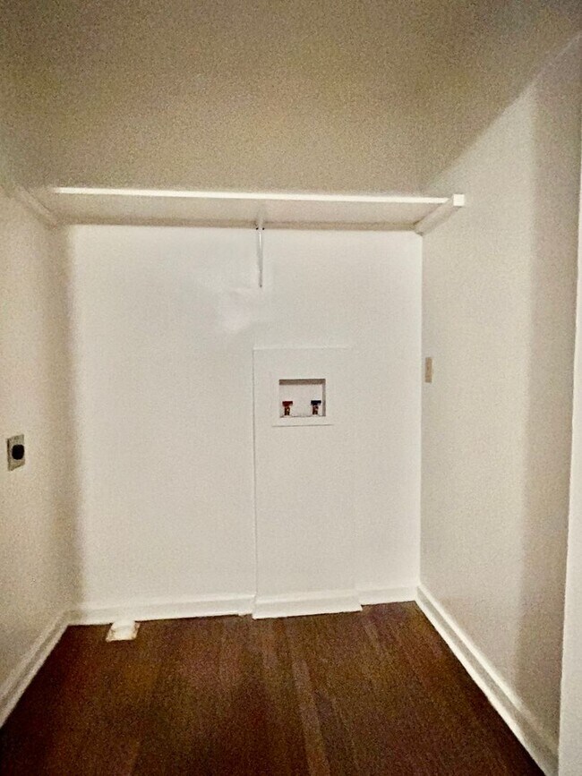 Building Photo - Newly Renovated Home in Binghampton