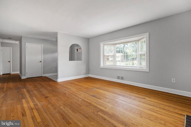 Building Photo - 5601 Dawes Ave