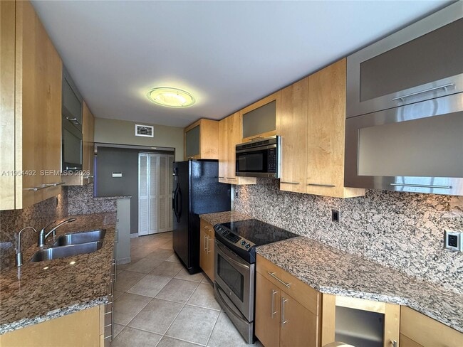 Building Photo - 1833 S Ocean Dr