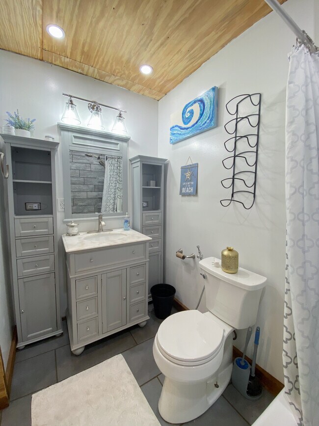 Building Photo - 105 21st Ave