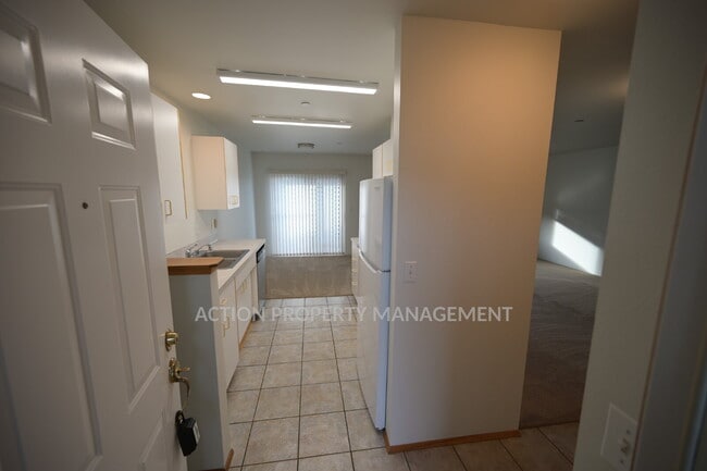 Building Photo - 2 bed, 2 bath, 1 car garage- water, sewer and yard care included!