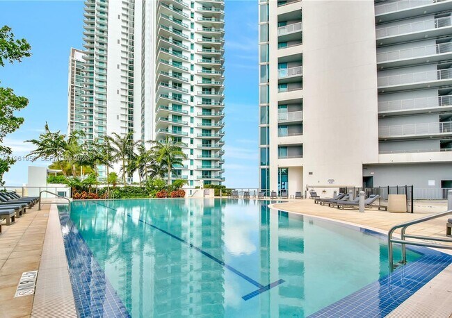 Building Photo - 888 Biscayne Blvd