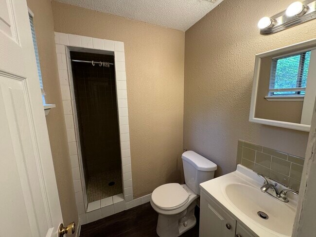 Building Photo - Nicely Remodeled 3 Bedroom 2 Bath Home in West Little Rock