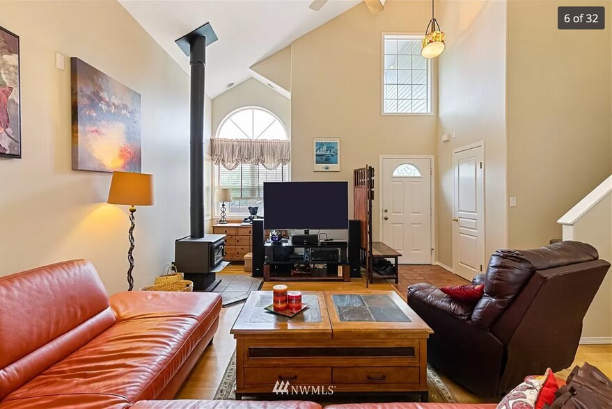 Living room - 1317 Ethan Ct