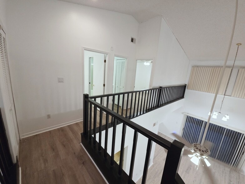 Building Photo - 237 S Wilderness Pt