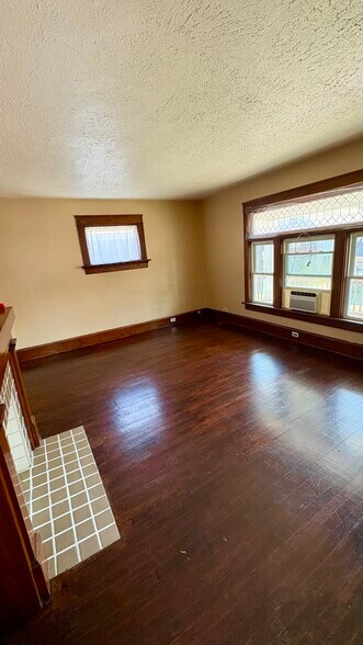 Primary Photo - 132 E 31st St