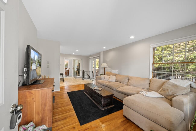 Primary Photo - 438 Sylvan Dr