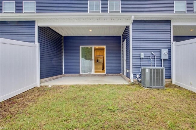 Building Photo - RIVER CREEK COMMONS