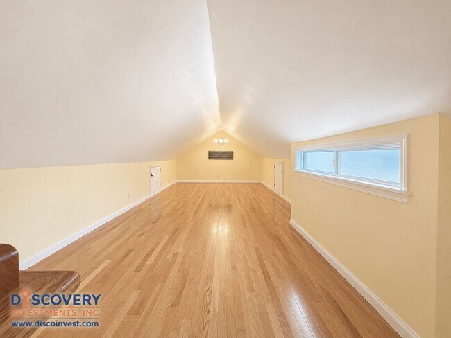 Building Photo - 327 San Carlos Ave