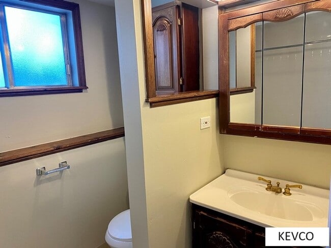 Building Photo - Incredible House and Yard!