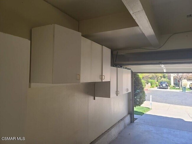 Building Photo - 1029 Amberton Ln