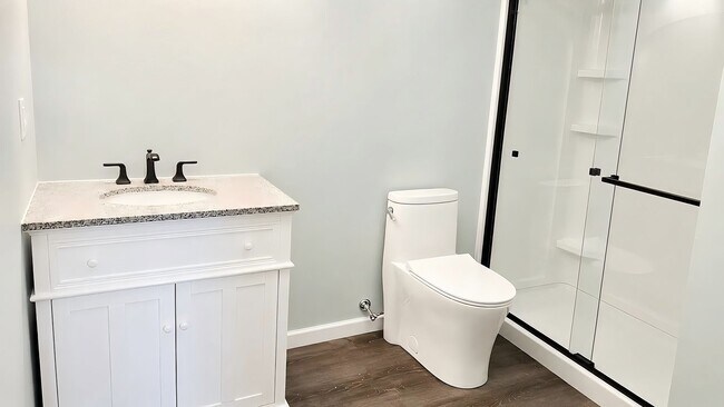 Building Photo - Beautiful 4Bed 3.5Bath Home in Victoria!