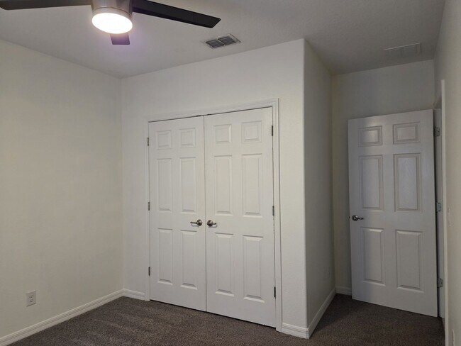 Building Photo - Move in Ready 3/2 in Lago Katrina