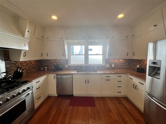 Building Photo - 1511 Chelsea Ln