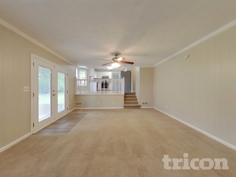 Building Photo - 2339 Country Club Dr SE