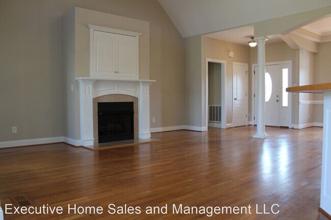 Building Photo - 3 br, 2 bath House - 201 Maddux Dr