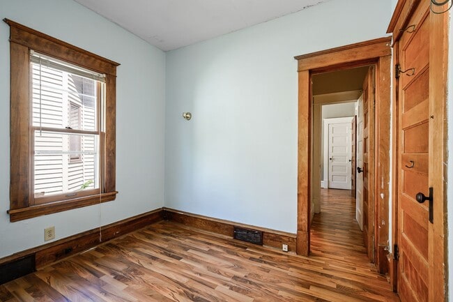 Building Photo - Incredible 5BD/2BA HGTV Remodeled Home nea...