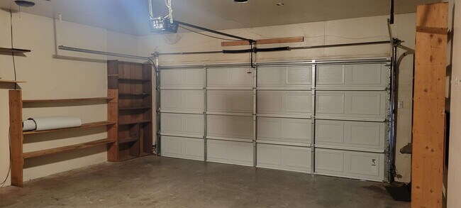 Building Photo - LARGE BRICK HOME CORNER LOT