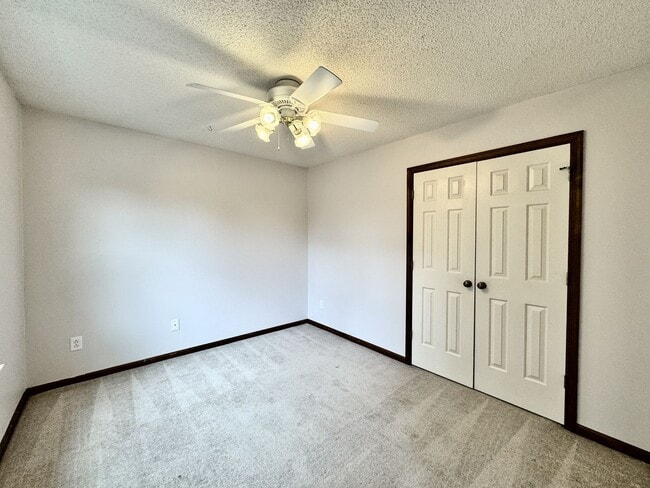 Building Photo - Ready NOW! A 4/2.5 in Glenwood! A Pet Friendly Home w/a HUGE Fenced Yard, Attached Garage!