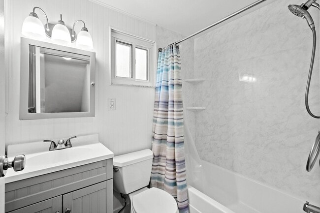 Building Photo - AVAILABLE JULY 1ST! UPDATED 3-bedroom!!