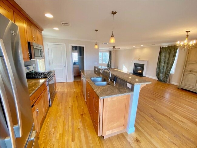 Building Photo - 9 Marshall Ln