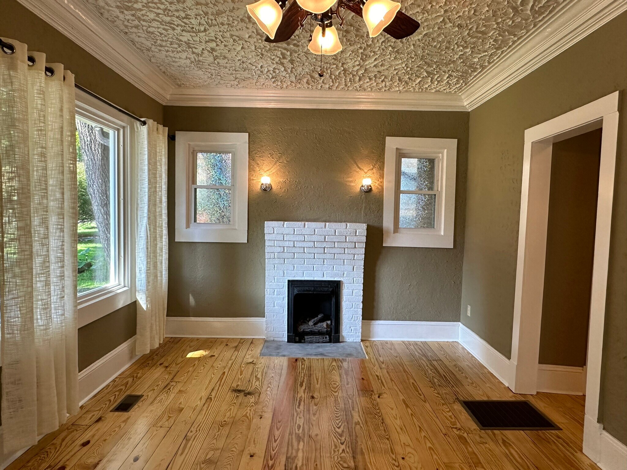Living Room - 371 Old Hendersonville Highway
