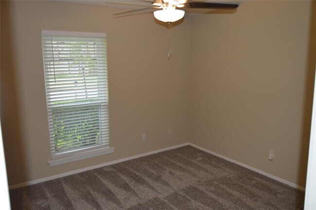 Building Photo - 3114 Greenridge Dr