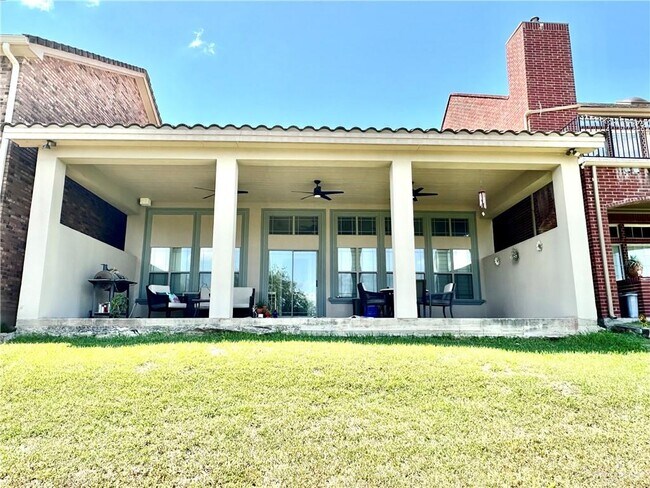 Building Photo - 203 San Saba St