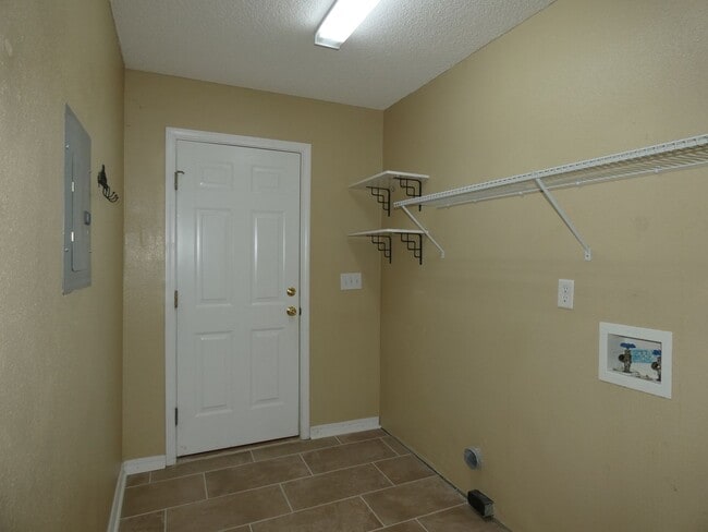 Building Photo - 4 Bedroom in Spencer Oaks Subdivision