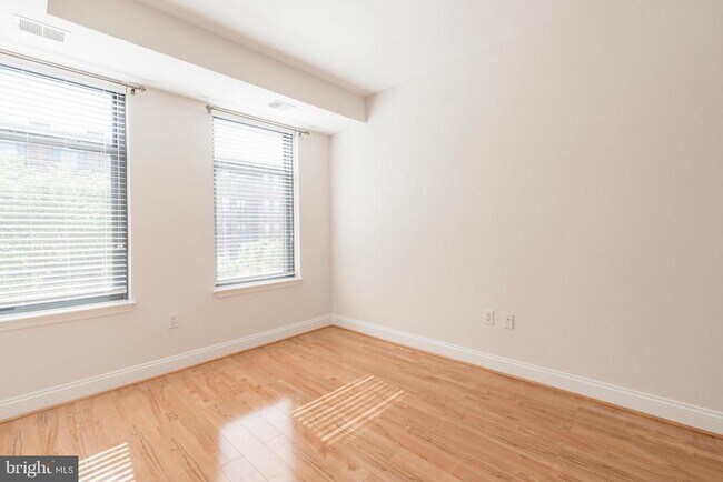 Building Photo - 525 N Fayette St