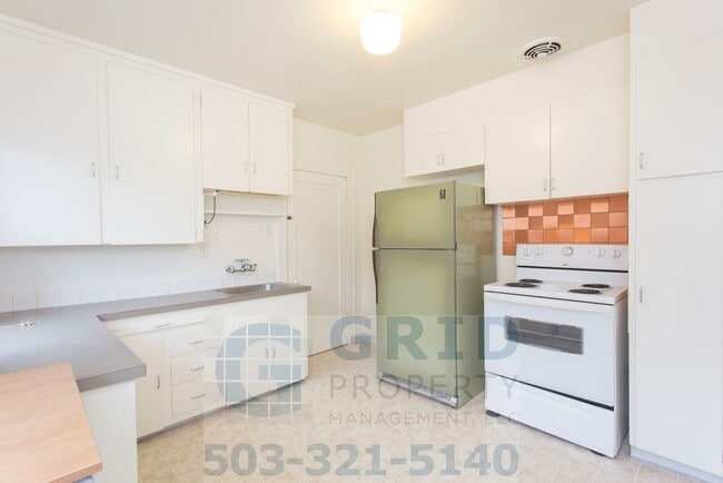 Building Photo - Craftsman Bungalow Available in Kenton Nei...