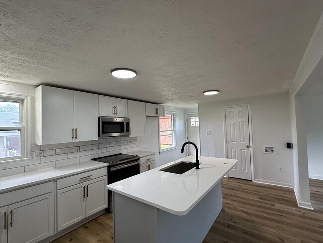 Building Photo - 1307 Willow Rd