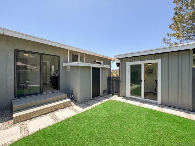 Building Photo - 3856 Via del Mar
